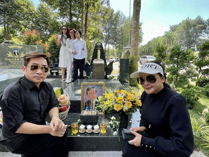 Lễ tang nghệ sĩ Lam Phương tại Việt Nam: Như Quỳnh xúc động đến viếng
