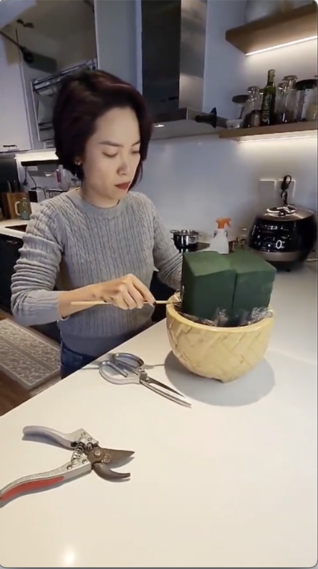 Mẹ đảm Hà thành bày cách làm cây thông Noel siêu nhanh, siêu đơn giản