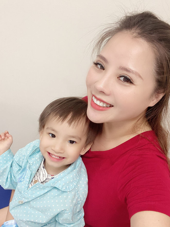 Mẹ đơn thân có cuộc đời đầy sóng gió, đèo bồng nhận nuôi em bé 900g