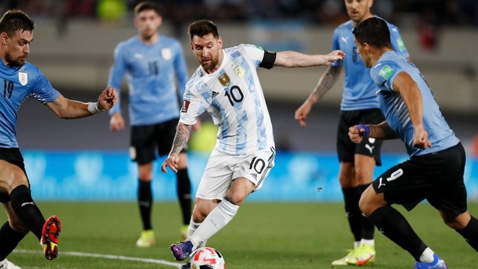 Messi bị vợ mắng vì fan nữ liên tục khen anh đẹp trai