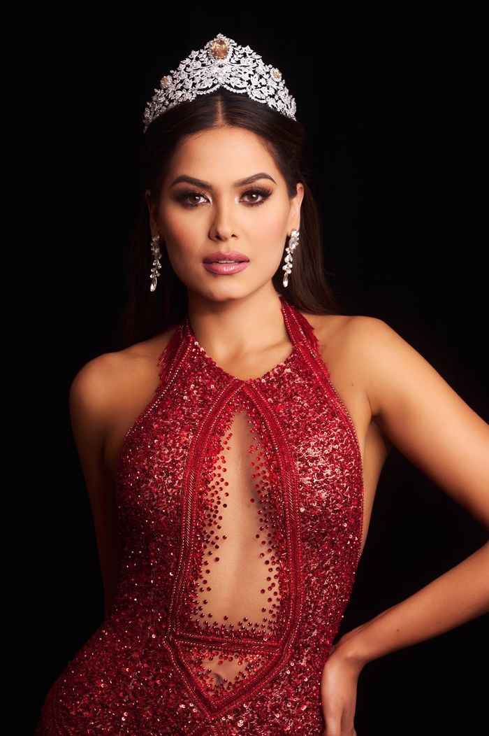 Miss Universe chính thức công bố vương miện mới trị giá 140 tỷ đồng