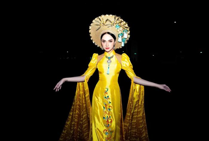 Mỹ nhân Việt mặc áo dài gây sốt nơi đất khách: Hương Giang làm vedette