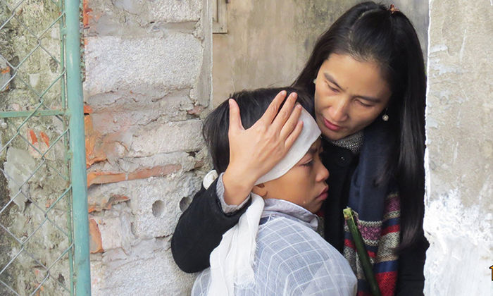 Nàng bác sĩ gốc Việt trở thành mẹ của 300 đứa trẻ mồ côi 