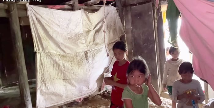 Nhà đông dân ở Hà Giang: Đẻ liền tù tì 7 đứa, bố mẹ cũng nhầm tên