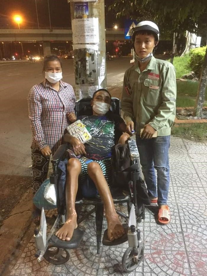 Nhặt được điện thoại, bà bán vé số nhất quyết không lấy tiền hậu tạ