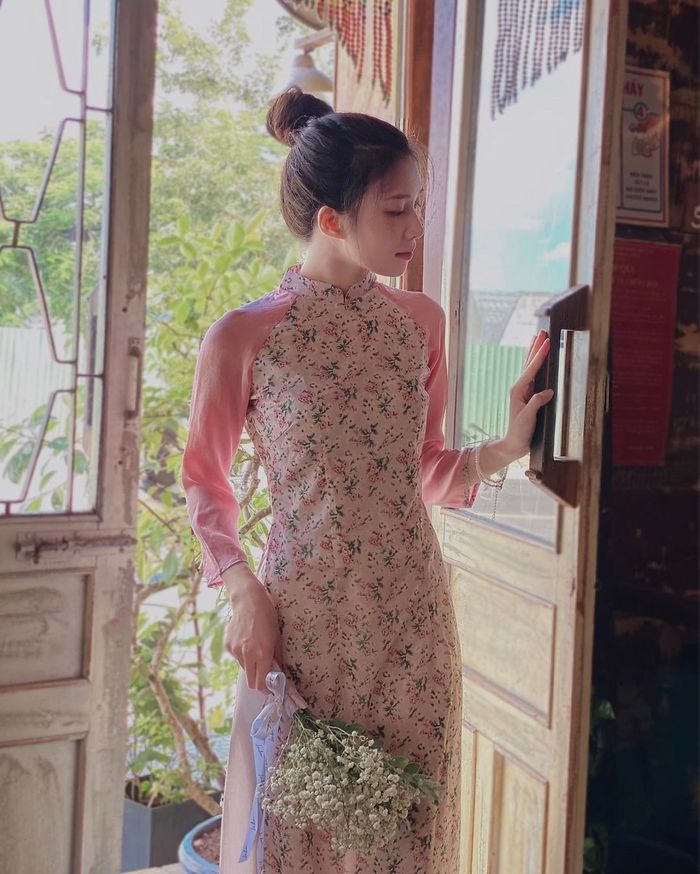 Tết cận kề, chị em lưu ngay các mẫu áo dài du xuân cho cả năm thêm đỏ