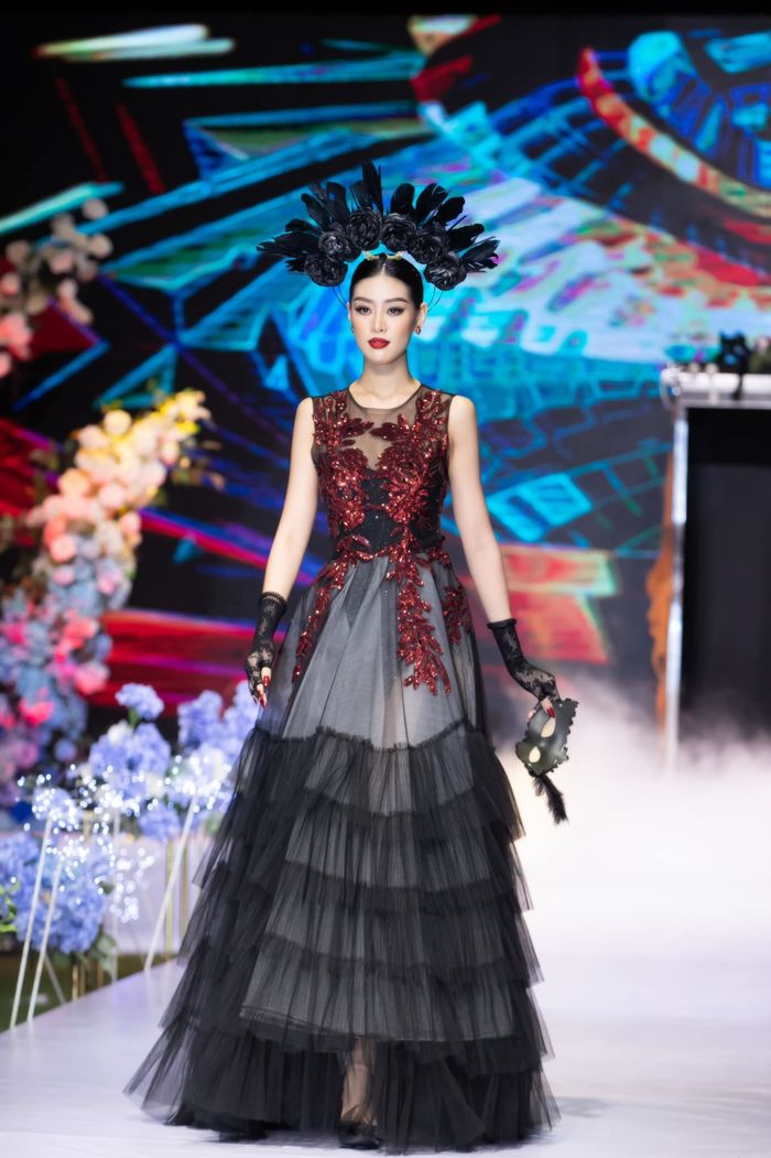 5 mỹ nhân càn quét sàn runway 2022: H'Hen Niê chạy show mệt nghỉ