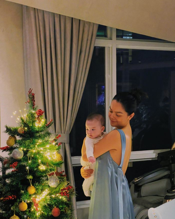 Phạm Quỳnh Anh khoe ảnh ngày cuối cùng của năm bên 3 ái nữ
