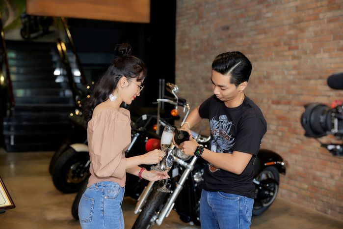 Phan Hiển khoe xế hộp bạc tỷ hậu đám cưới: Fan ngưỡng mộ