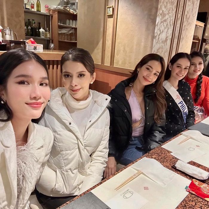 Phương Anh tung ảnh áo tắm, tự tin thể hiện tài năng tại bữa tiệc tối