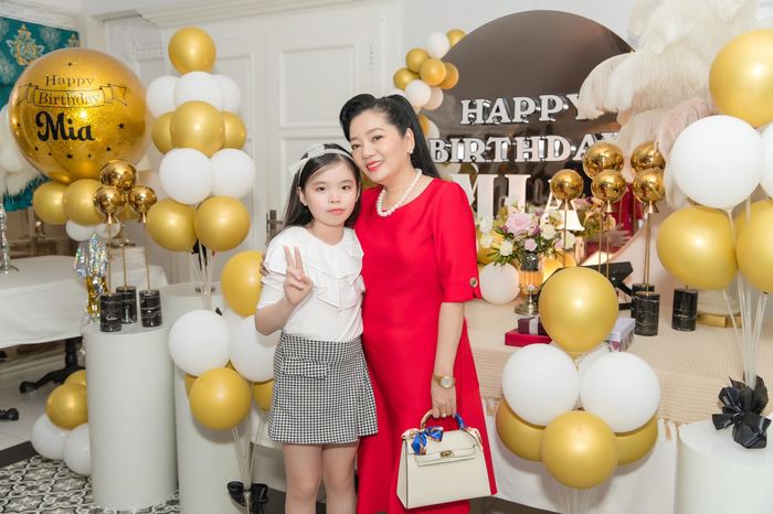 Phương Trinh Jolie tổ chức sinh nhật 10 tuổi cho con gái đầu lòng