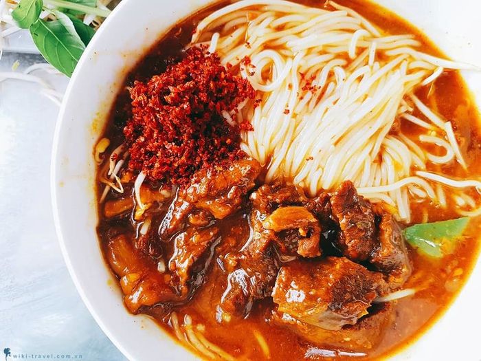 Quán bún bò cay hơn 50 năm tuổi trứ danh ở Bạc Liêu