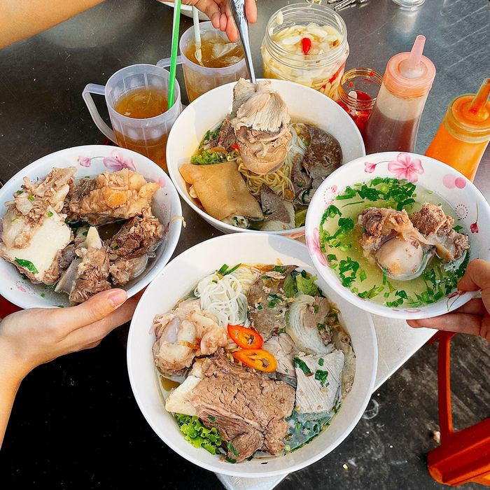 Quán hủ tiếu 40 năm làm bá chủ Bình Thạnh: Bán không nghỉ ngày nào