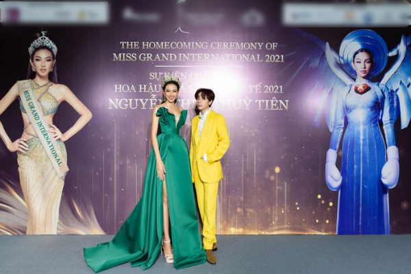 Fan vây kín Quang Hùng MasterD ở sân bay khi đi diễn cùng Thùy Tiên