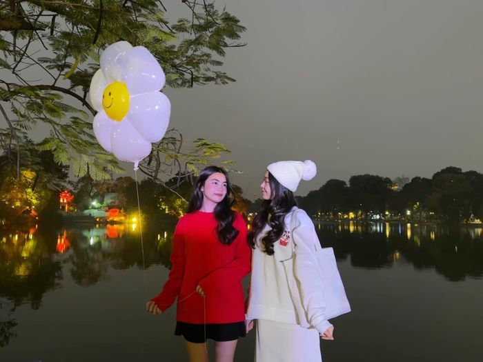 Quyền Linh chăm chút vợ con khéo: Nhan sắc ai cũng xinh đẹp