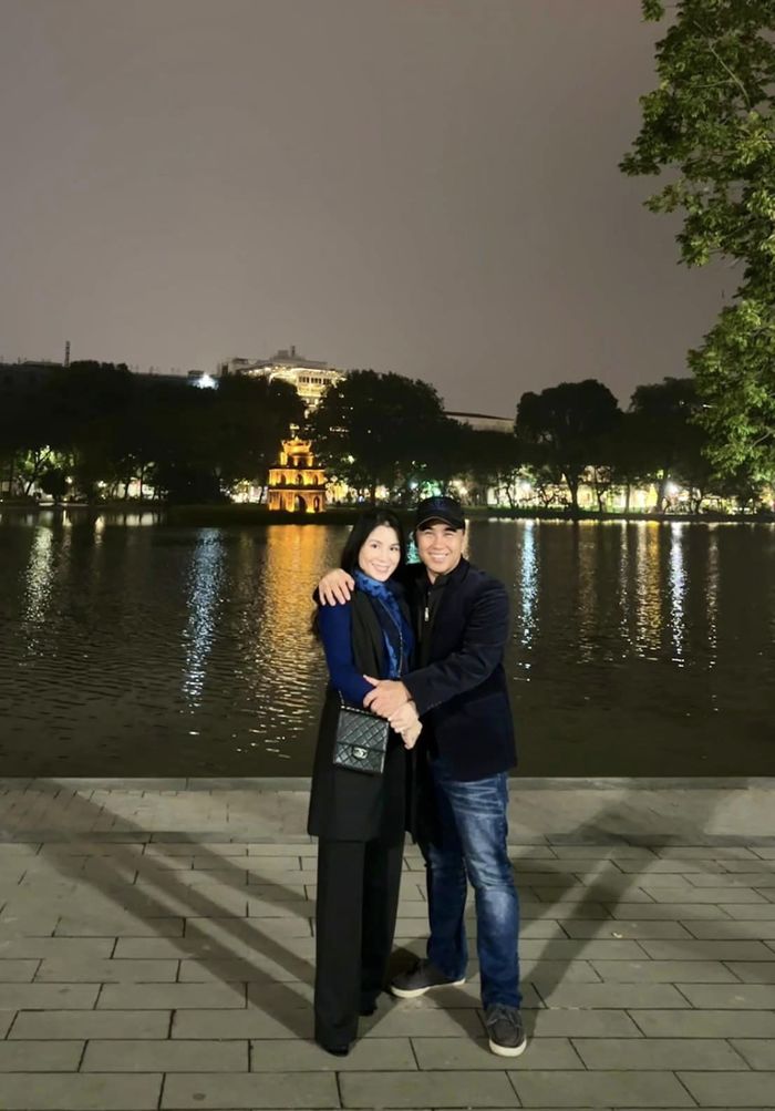 Quyền Linh chăm chút vợ con khéo: Nhan sắc ai cũng xinh đẹp