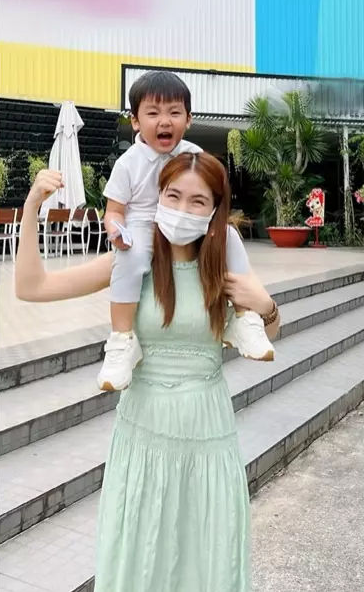 Ảnh hot sao Việt 12/12: Minh Nhí vui vì con trai nuôi nên ngườ