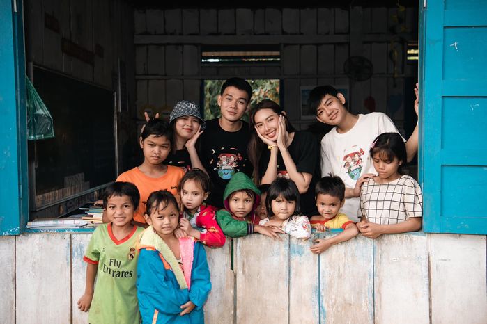Sao Việt chăm chỉ đi từ thiện sau ồn ào: Thủy Tiên đi khắp nơi 