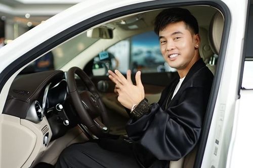 Sao Việt có ô tô mới trước sinh: Hồ Bích Trâm tậu quà sinh nhật xịn