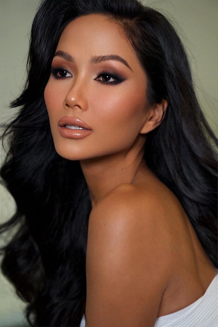 Sao Việt F5 diện mạo nhờ tóc bạch kim: Thủy Tiên giống Kim Kardashian