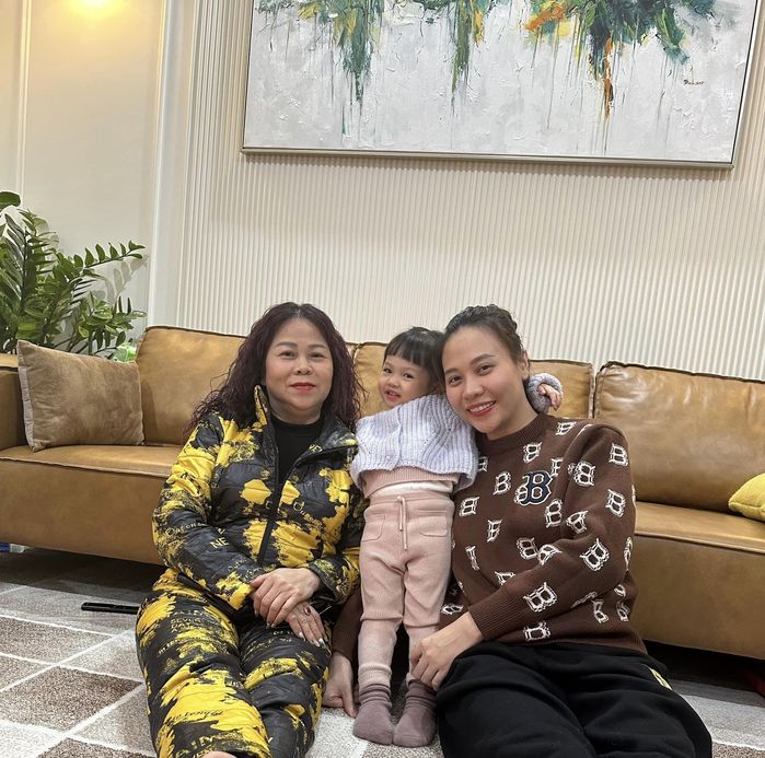 Sao Việt khoe ảnh nhiều thế hệ trong gia đình: Đàm Thu Trang gây sốt
