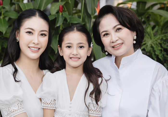 Sao Việt khoe ảnh nhiều thế hệ trong gia đình: Đàm Thu Trang gây sốt