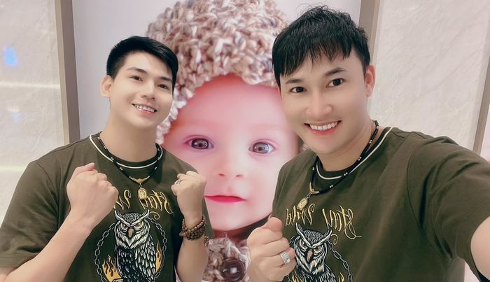 Thanh Đoàn - Hà Trí Quang khởi hành sang Thái Lan đón con song sinh