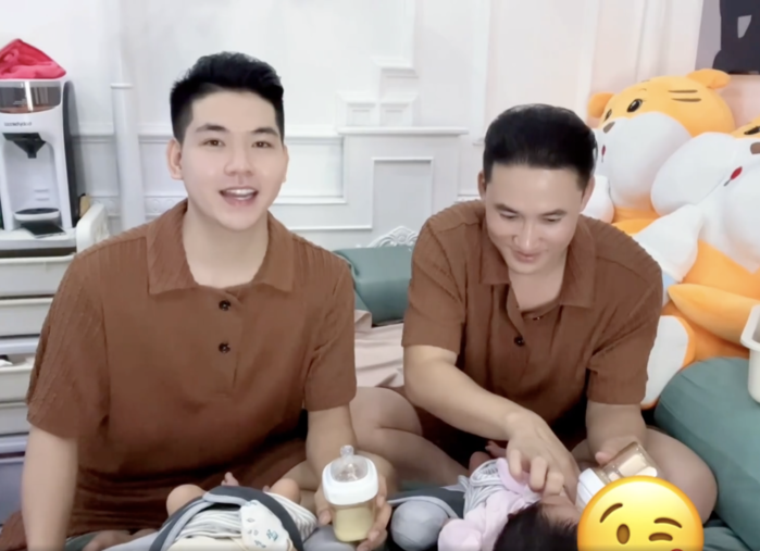 Thanh Đoàn - Hà Trí Quang công khai dung mạo con song sinh