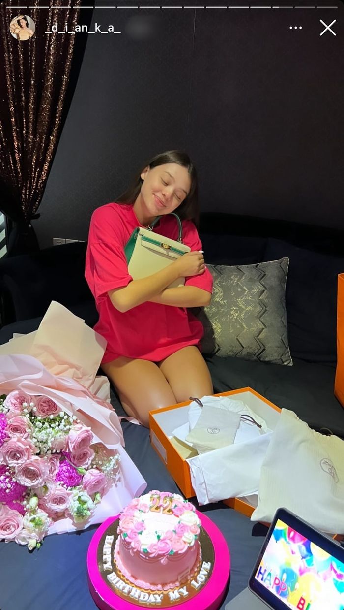 Vợ Bùi Tiến Dũng xuất viện, viết tâm thư ngọt ngào cho quý tử đầu lòng