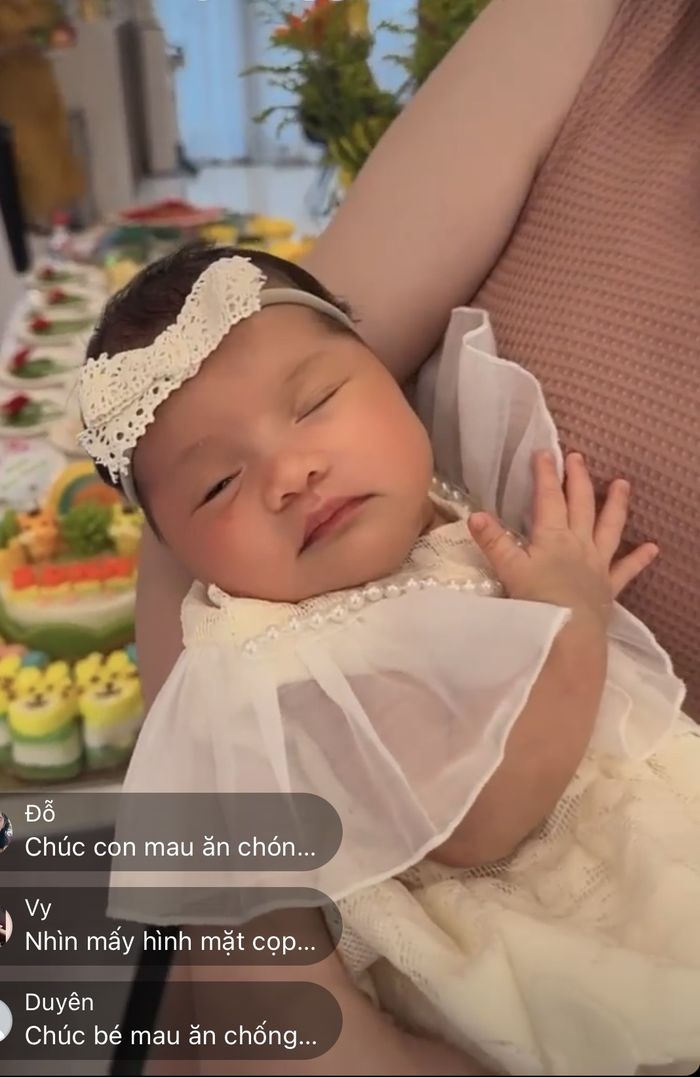 Tiệc đầy tháng của ái nữ thứ 3 nhà Thanh Trần: Mâm cúng thịnh soạn