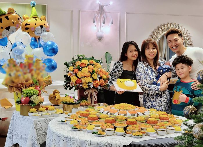 Sao Việt làm tiệc đầy tháng cho con: Mạnh Trường, Dương Lâm giản dị