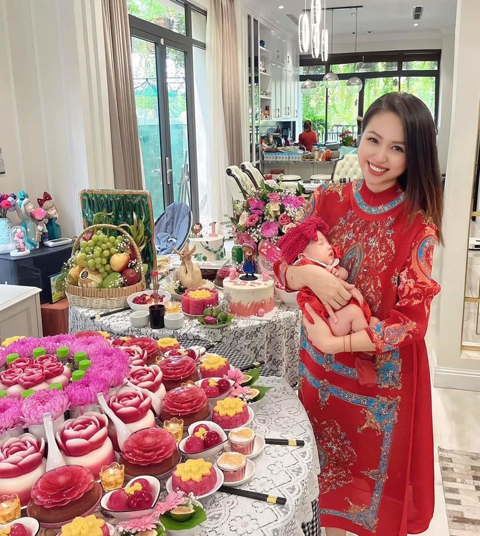 Sao Việt làm tiệc đầy tháng cho con: Mạnh Trường, Dương Lâm giản dị