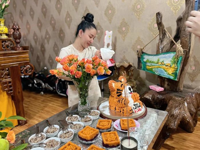Sao Việt làm tiệc đầy tháng cho con: Mạnh Trường, Dương Lâm giản dị