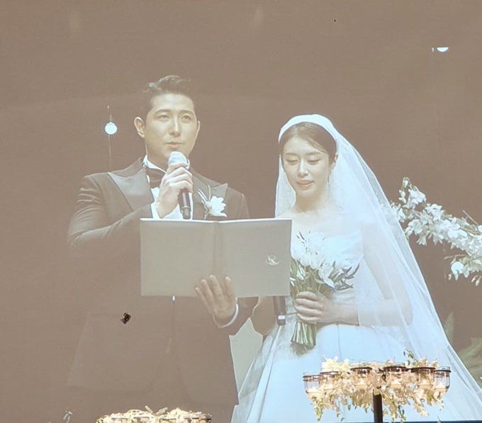 Toàn cảnh đám cưới của Jiyeon và ông xã cầu thủ bóng chày danh tiếng