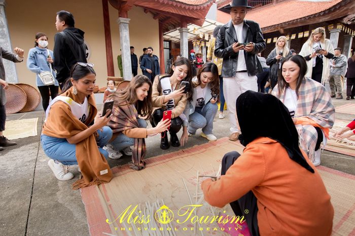 Việt Nam tài trợ vương miện cho cuộc thi Miss Tourism World 2022