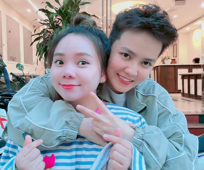 Ngậm ngùi Múi Xù một mình về Mỹ sinh con: Ba ở nhà đợi 2 mẹ con