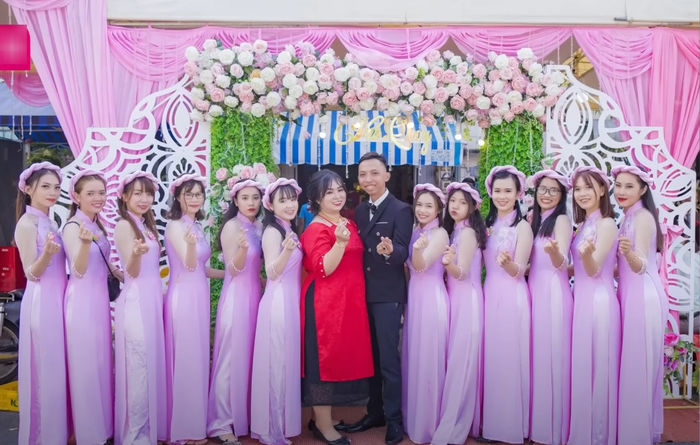 Chồng cưng vợ như trứng, làm hết việc nhà để bà xã được ngủ nướng