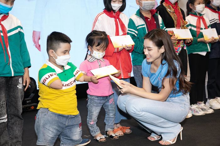 Đỗ Thị Hà: Ba mẹ từng rất áp lực khi tôi là Hoa hậu Việt Nam