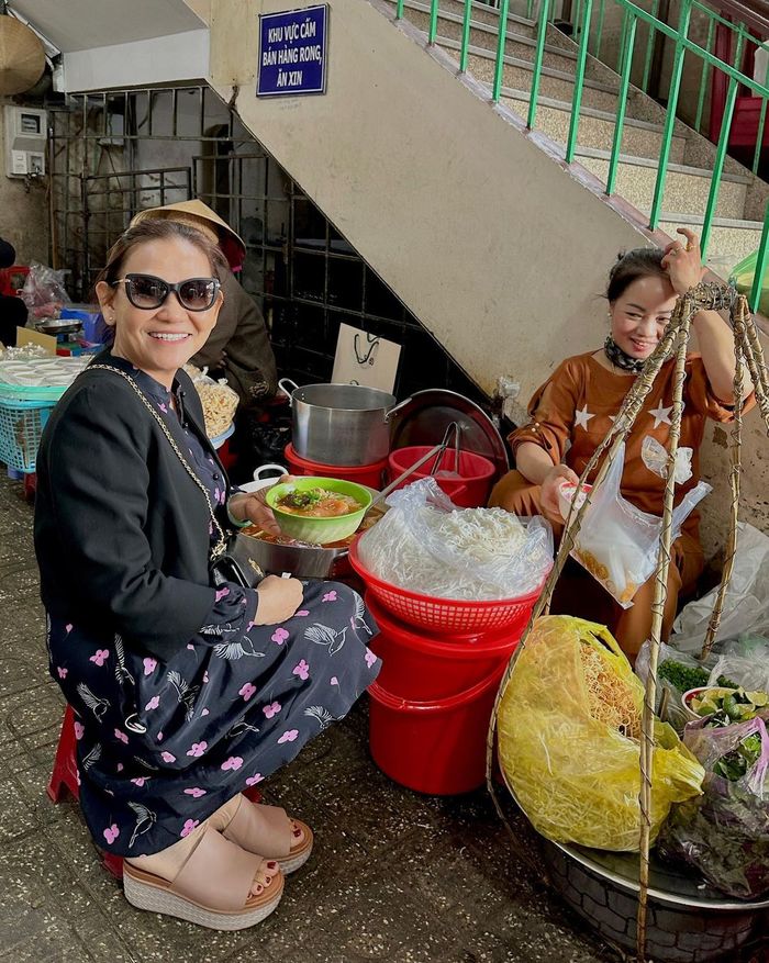 Xoài Non đi du lịch với mẹ chồng, thân thiết như 2 chị em