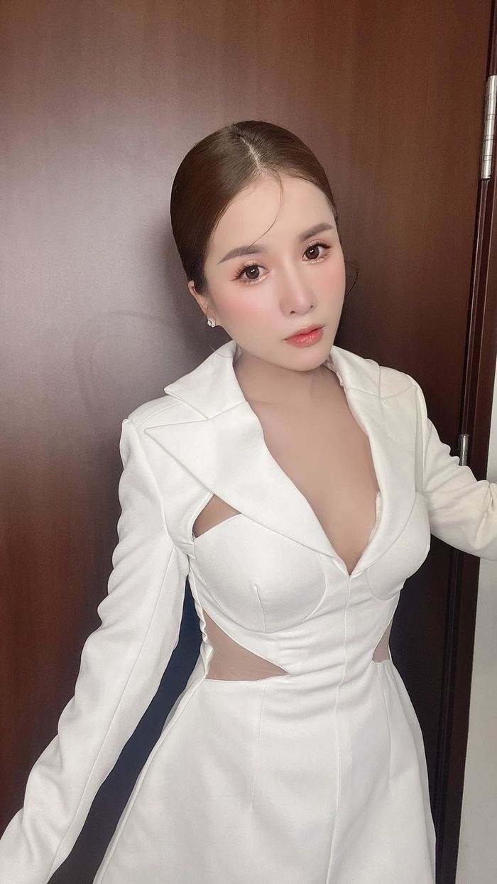 Bà Nhân Vlog tung ảnh diện váy cô dâu, nghi vấn tổ chức đám cưới lần 2