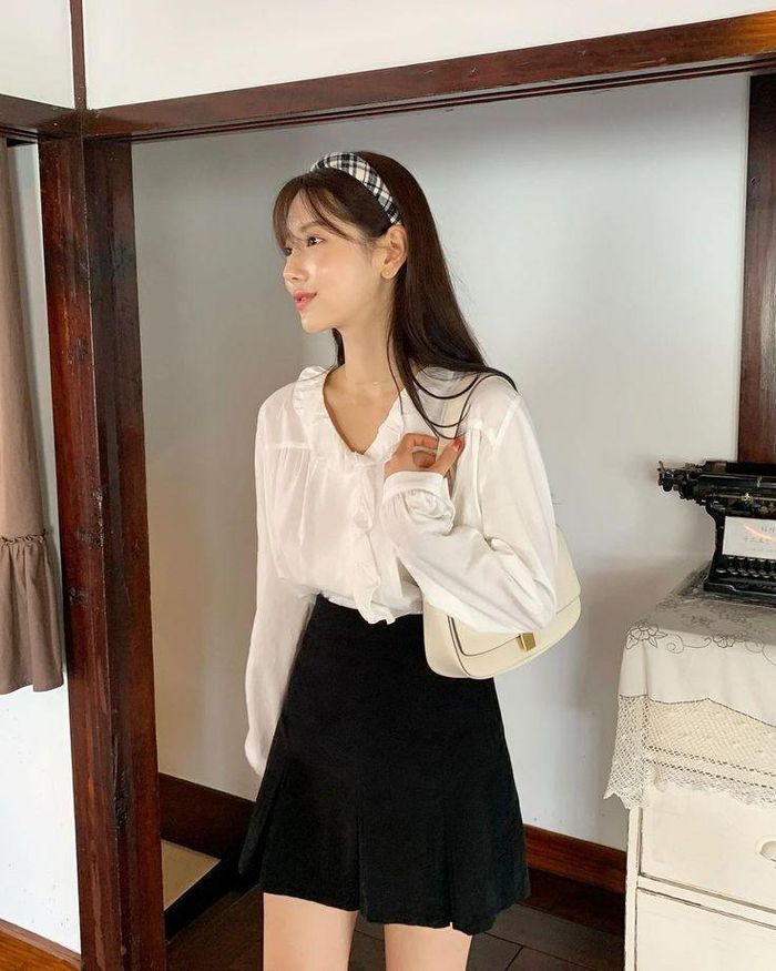 5 kiểu áo giúp style của bạn thăng hạng khi diện cùng chân váy