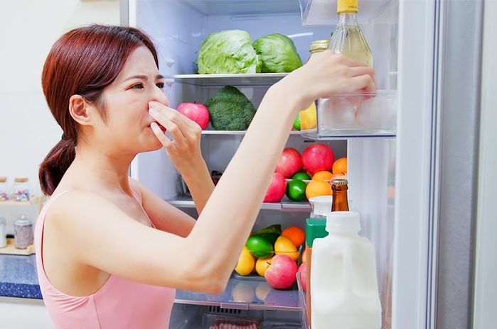 Mẹo dọn dẹp và giữ vệ sinh tủ lạnh đón Tết: Khử mùi với baking soda