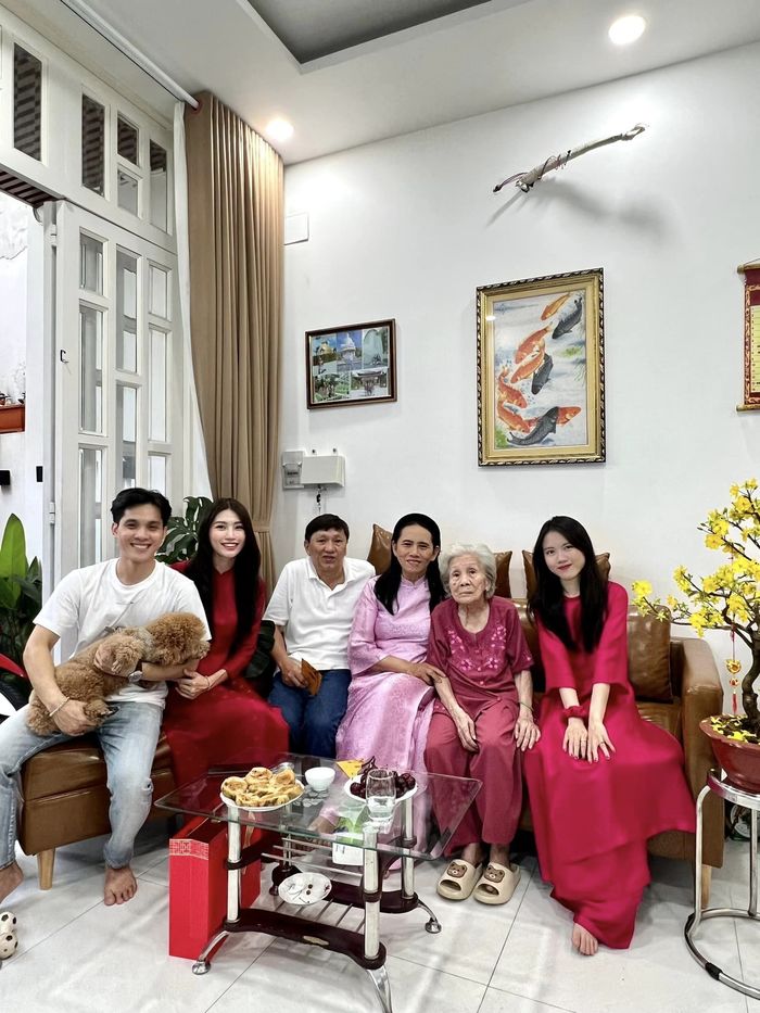 Á hậu Quỳnh Châu đưa bạn trai về ăn Tết cùng gia đình