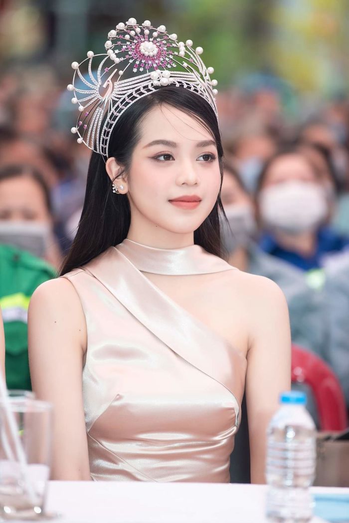 Ảnh hot sao Việt 12/1: Hương Giang phủ nhận tin yêu trai Hàn