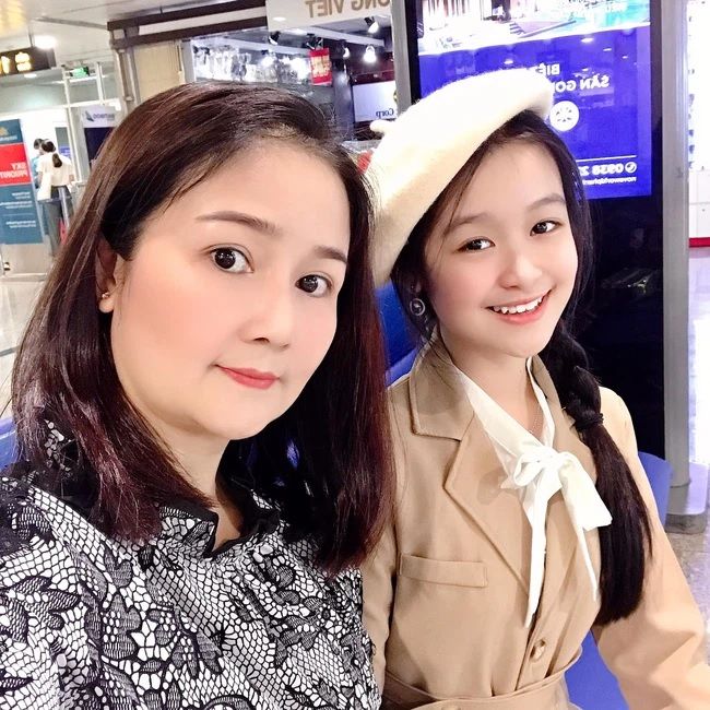 Ảnh hot sao Việt 6/1: Hoa khôi nhí Cần Thơ khoe anh hai