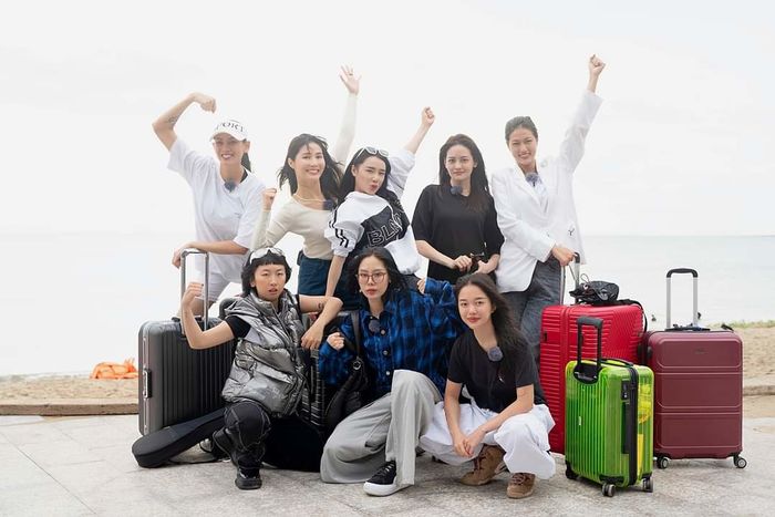 Ảnh hot sao Việt 9/1: Tiểu Vy chuẩn best face làng hương sắc Việt