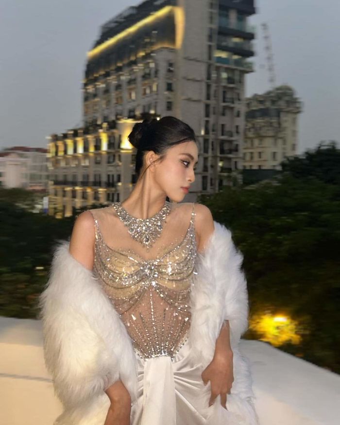Ảnh hot sao Việt 9/1: Tiểu Vy chuẩn best face làng hương sắc Việt