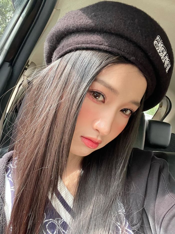 Anh trai Á hậu Phương Nhi hiếm hoi xuất hiện: Cùng em gái đu idol