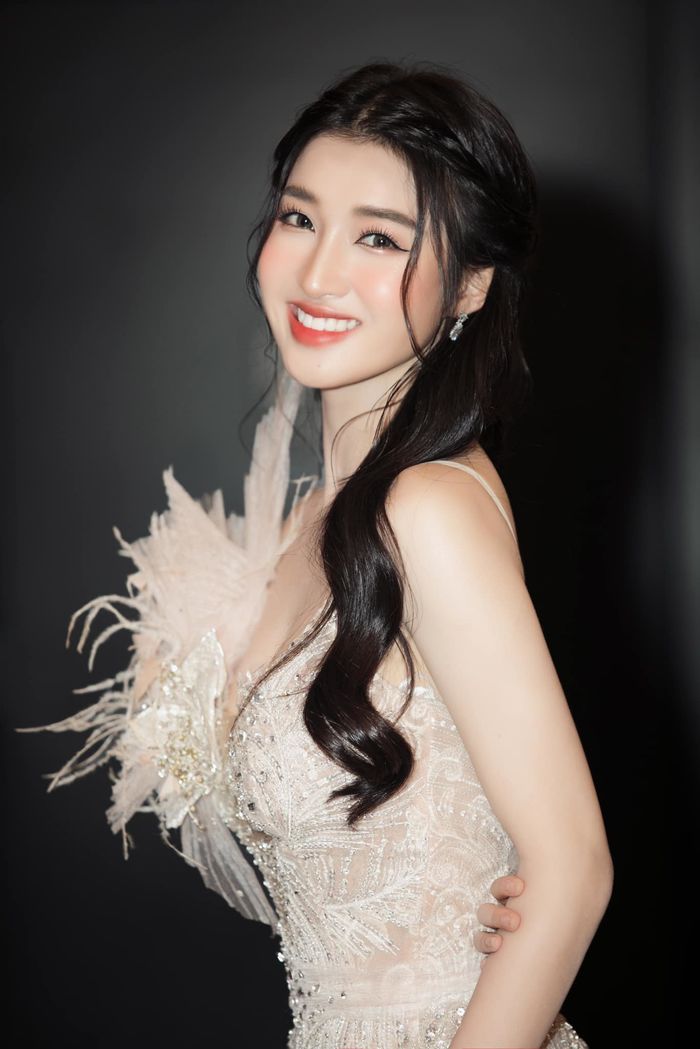 Anh trai Á hậu Phương Nhi hiếm hoi xuất hiện: Cùng em gái đu idol