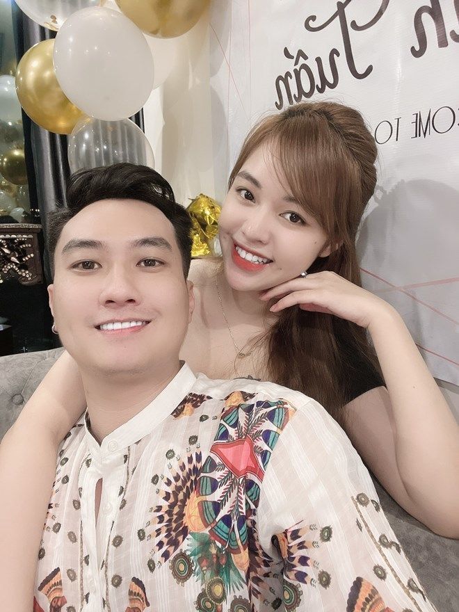 Anh Tuấn Phố Trong Làng và vợ vào Nam ghi hình: Lúc nào cũng có nhau